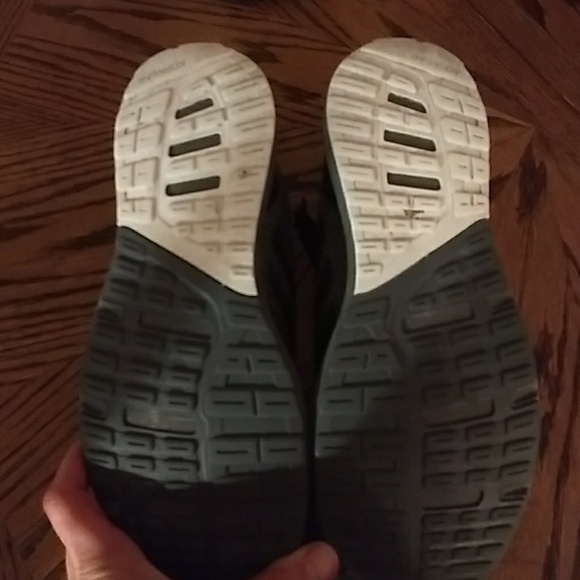 Size 10 Adidas - Picture 2 of 2